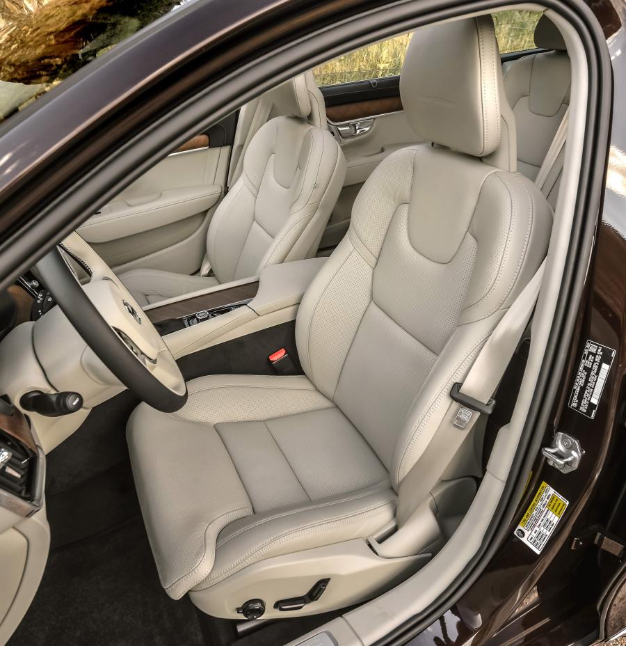 Интерьер Volvo V90 T6 Inscription 2017 года  (NA) (фото 3 из 19)